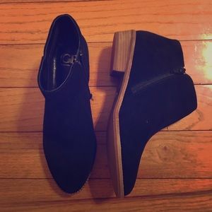 NWOT Gianni Bini Black Booties